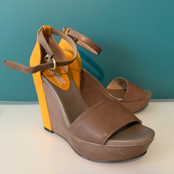 Brand new summer/fall Leather Platform Heels! - Picture 3 of 5
